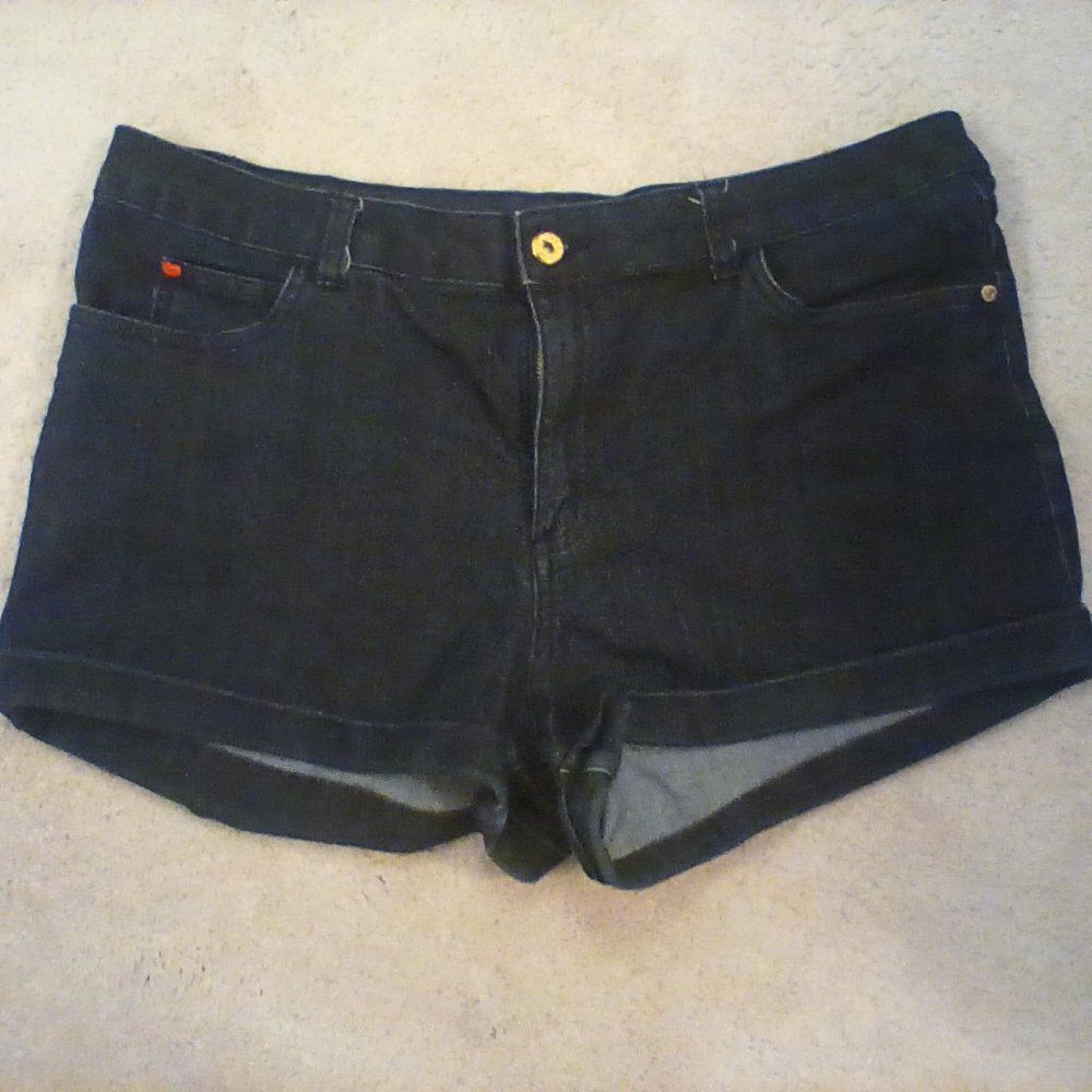 Sofia Vergara Dark Wash Denim Shorts